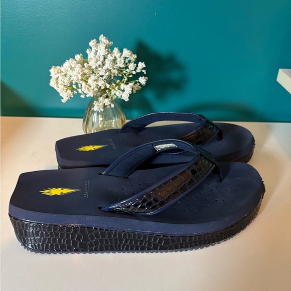 Volatile Mini Croco Dark Blue Sandals Flip Flops with Textured Strap - Picture 4 of 9